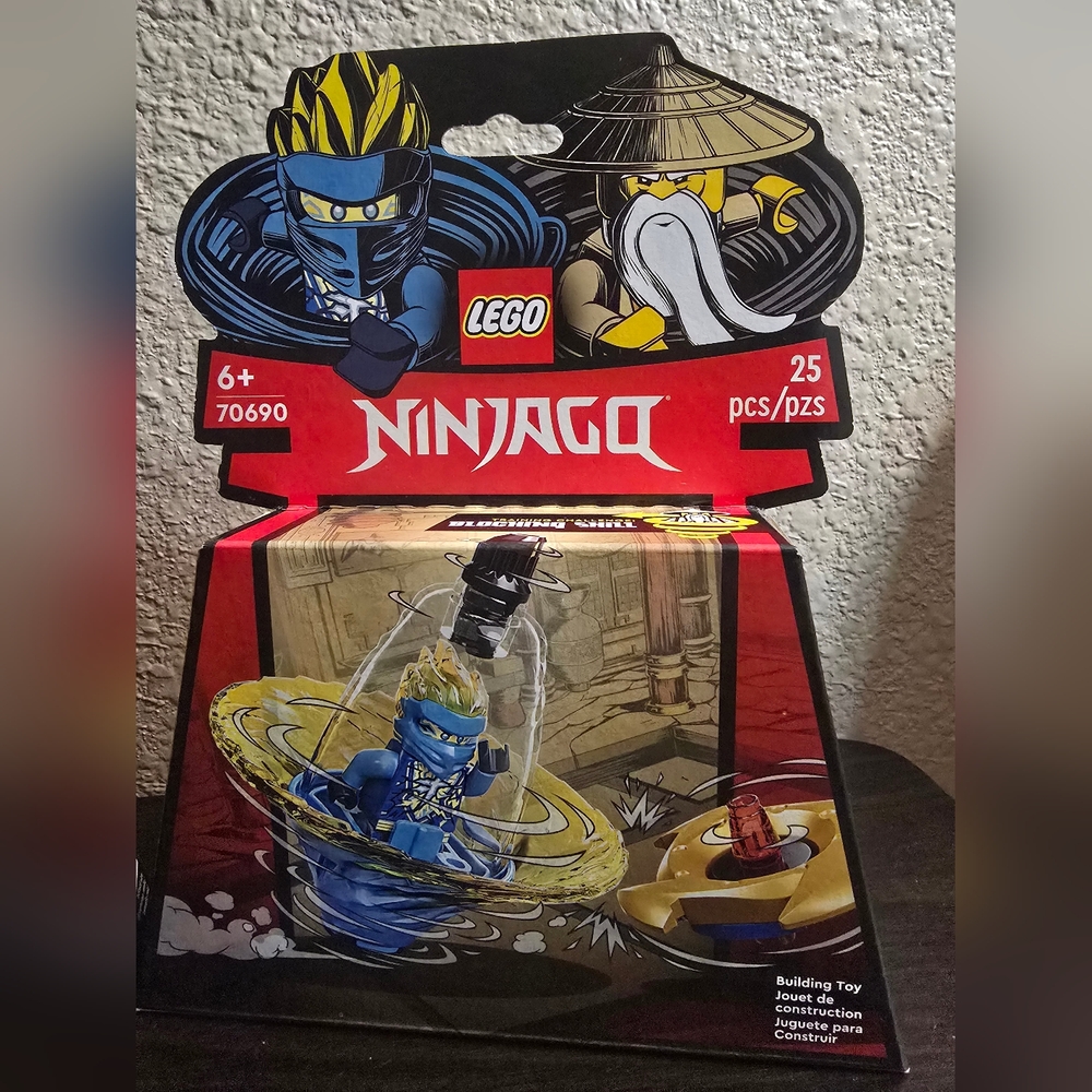 LEGO Ninjago Set - Red and Blue - Picture 3 of 7